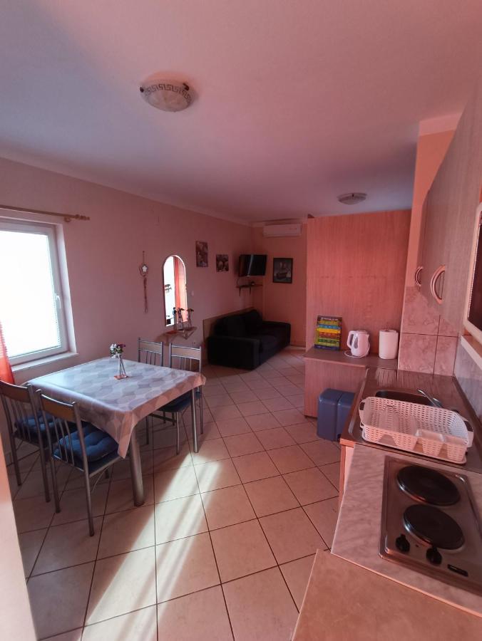 Studio Apartmani Zoric Šilo Exterior foto